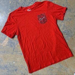 Nike Sportswear Pocket Tee Shirt 739362-657 Large Red